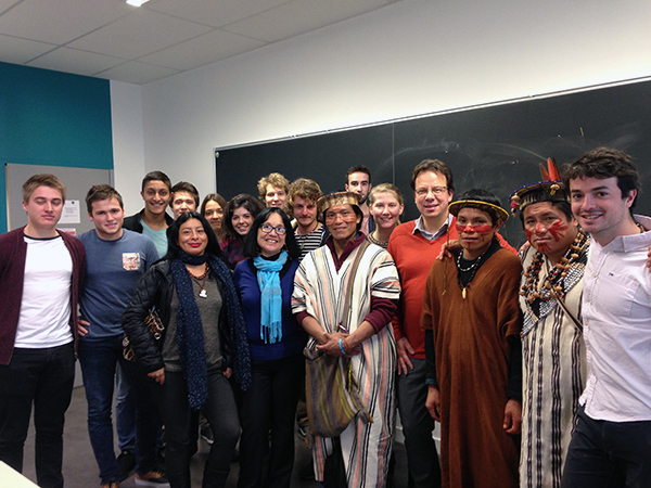 Les indigènes Ashaninkas, Yves Marechal et les étudiants de Grenoble INP