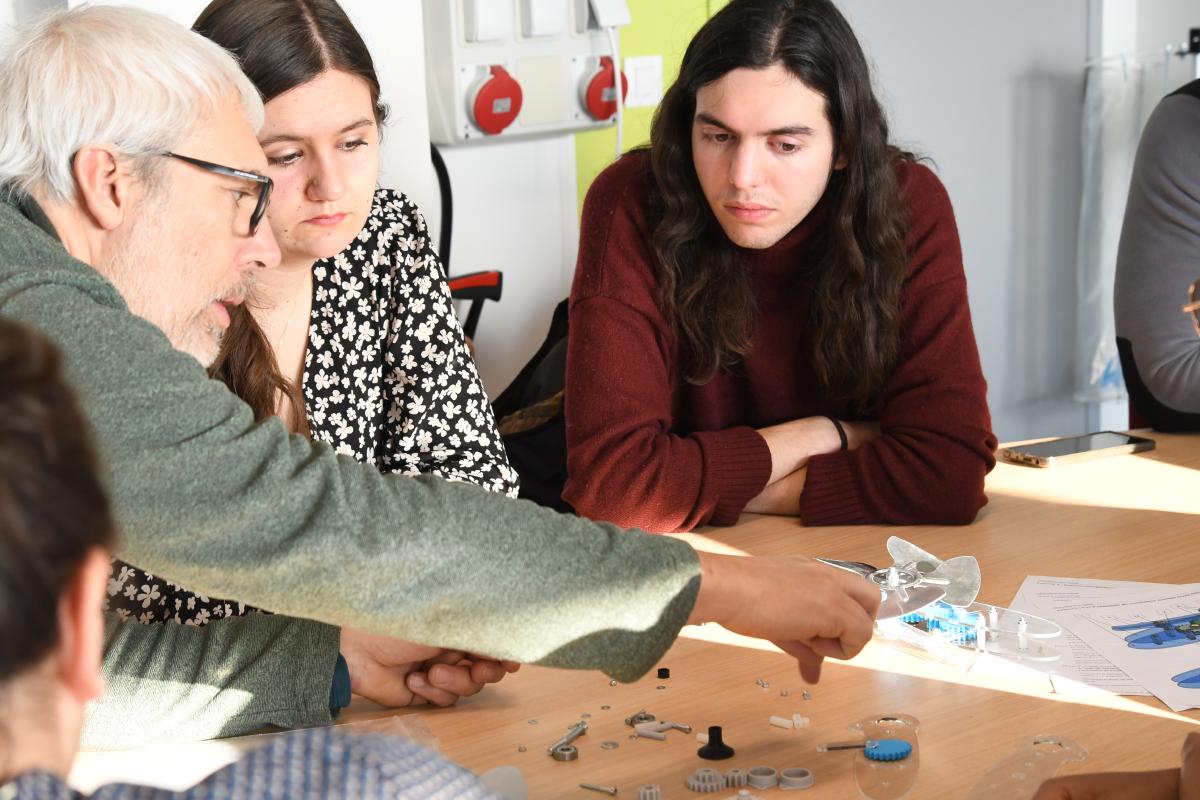 Atelier de création d'un ventilateur manuel